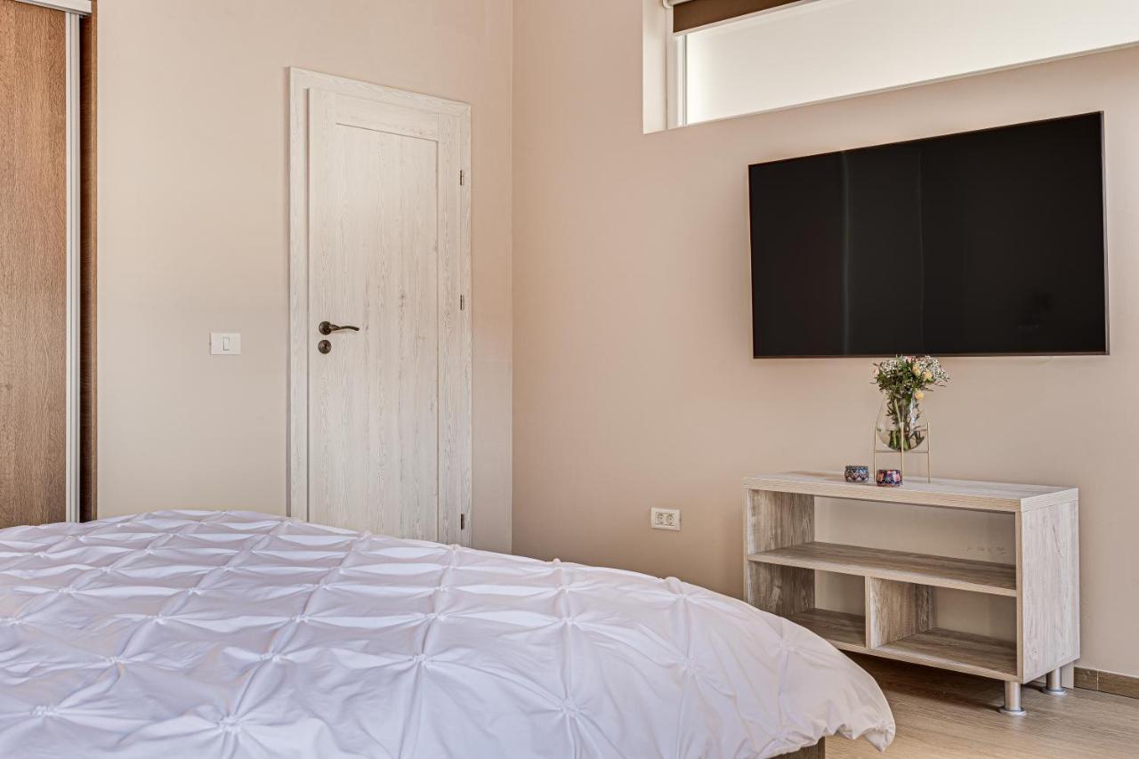 Ultra Central Apartment With Private Terrace Arad Exterior foto